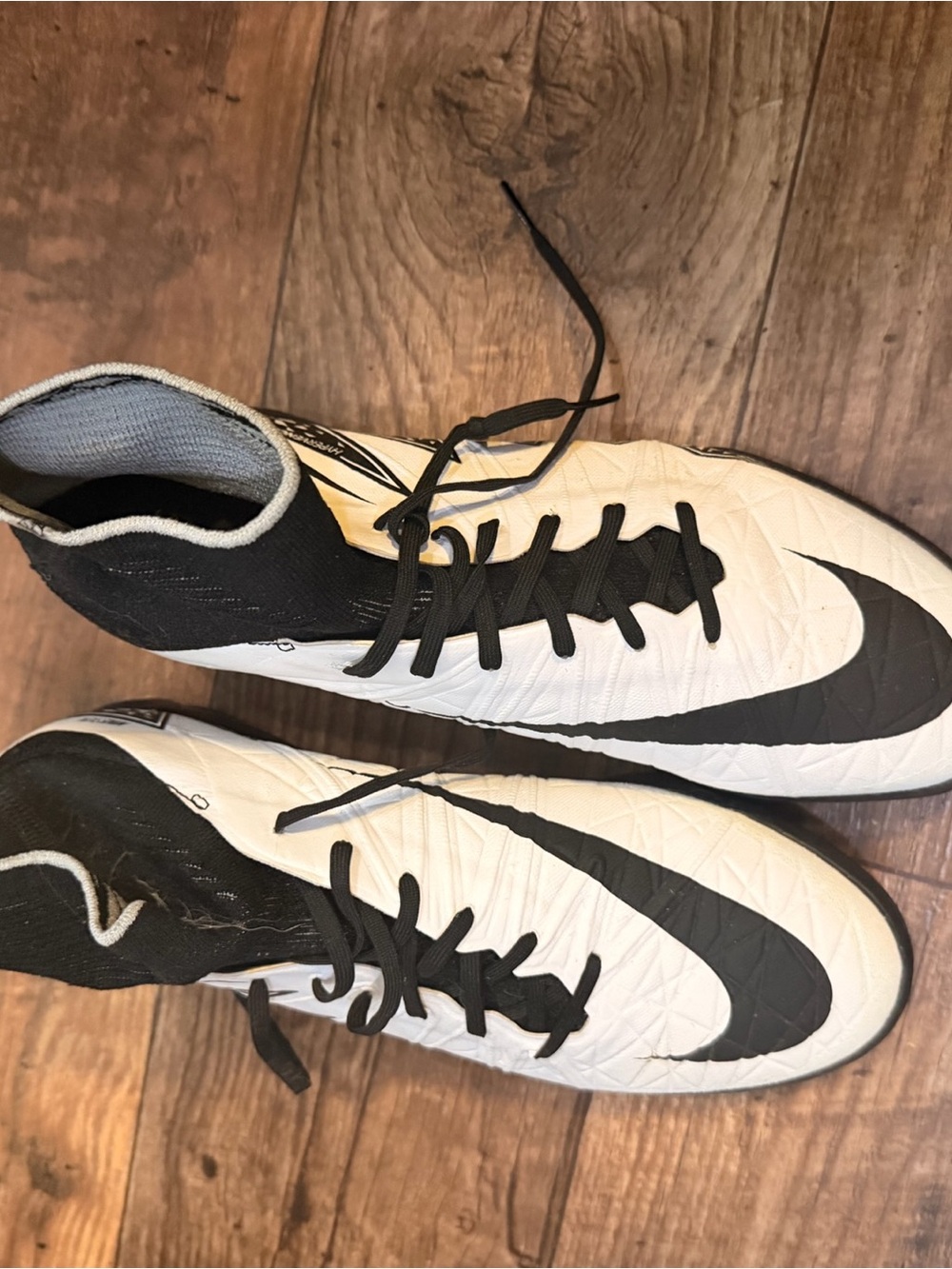 Nike Men’s White and Black High-Top Soccer Cleats
